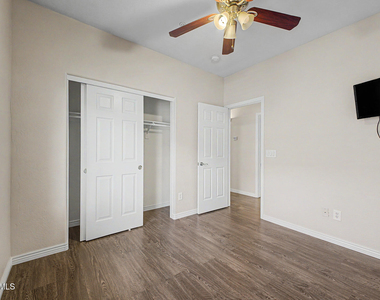 525 N Miller Road - Photo Thumbnail 20