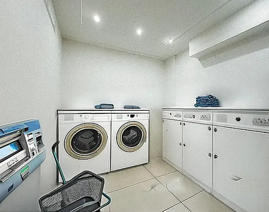 245 West 35th Street - Photo Thumbnail 3