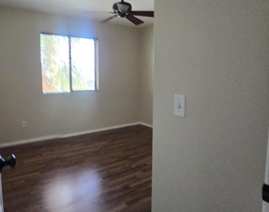 14236 N Oakwood Lane - Photo Thumbnail 10