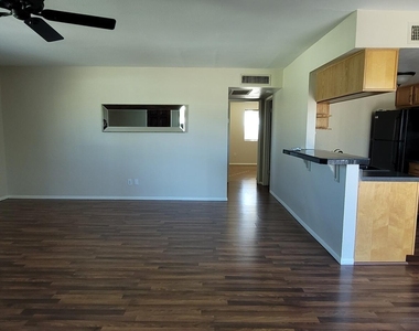 14236 N Oakwood Lane - Photo Thumbnail 2
