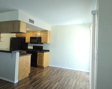 14236 N Oakwood Lane - Photo Thumbnail 5