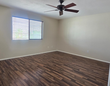 14236 N Oakwood Lane - Photo Thumbnail 7