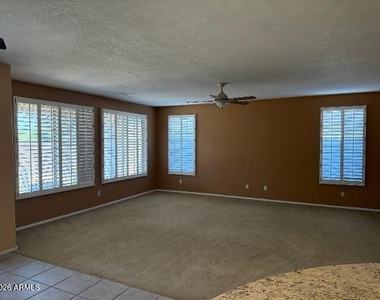 6821 W Saddlehorn Road - Photo Thumbnail 9