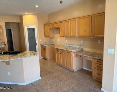 6821 W Saddlehorn Road - Photo Thumbnail 4
