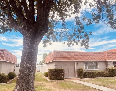 8229 E Vista Drive - Photo Thumbnail 1