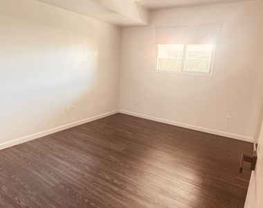 8229 E Vista Drive - Photo Thumbnail 8