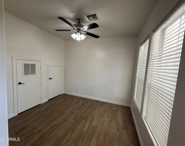 942 S Ash Avenue - Photo Thumbnail 3