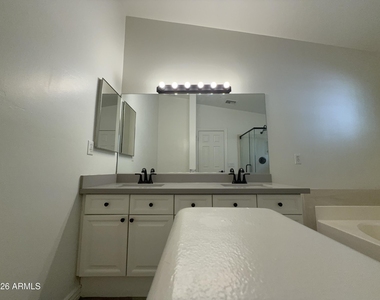 942 S Ash Avenue - Photo Thumbnail 12