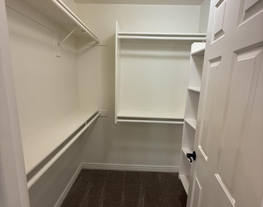 942 S Ash Avenue - Photo Thumbnail 18
