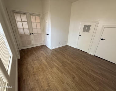 942 S Ash Avenue - Photo Thumbnail 4