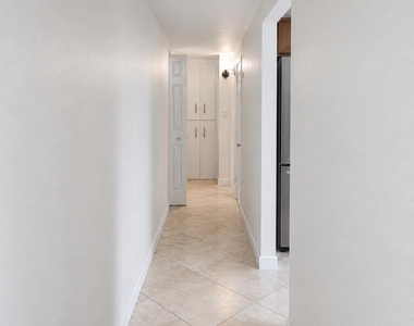 4326 E Glenrosa Avenue - Photo Thumbnail 11