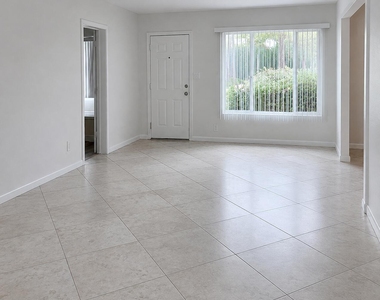 4326 E Glenrosa Avenue - Photo Thumbnail 3