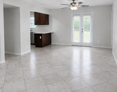 4326 E Glenrosa Avenue - Photo Thumbnail 5