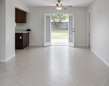4326 E Glenrosa Avenue - Photo Thumbnail 6