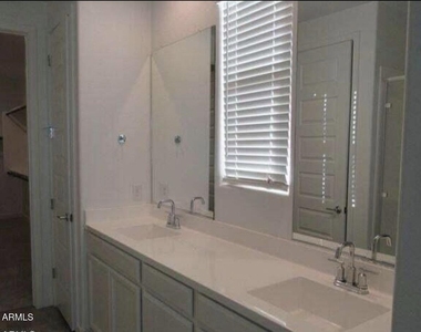 5962 N 90th Drive - Photo Thumbnail 4