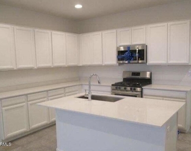 5962 N 90th Drive - Photo Thumbnail 3
