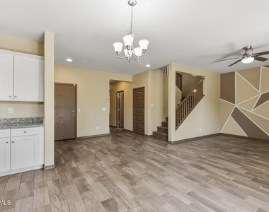 7422 S 28th Place - Photo Thumbnail 20