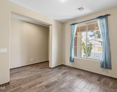 7422 S 28th Place - Photo Thumbnail 7