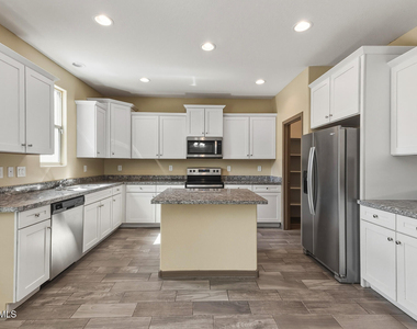 7422 S 28th Place - Photo Thumbnail 21