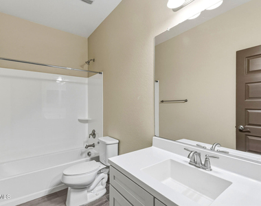 7422 S 28th Place - Photo Thumbnail 9