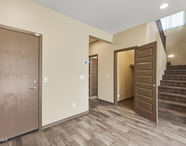 7422 S 28th Place - Photo Thumbnail 12
