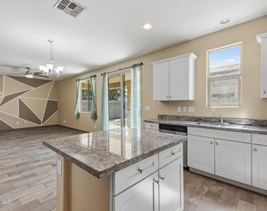 7422 S 28th Place - Photo Thumbnail 15