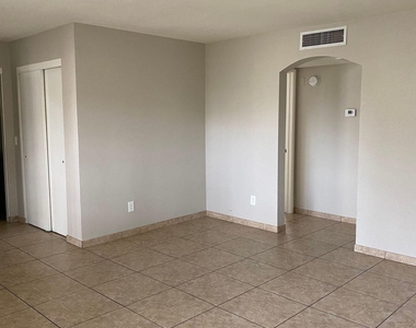 925 S Longmore Street - Photo Thumbnail 2