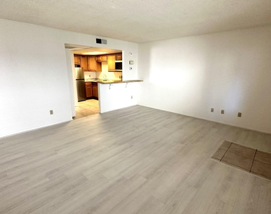 700 W University Drive - Photo Thumbnail 3