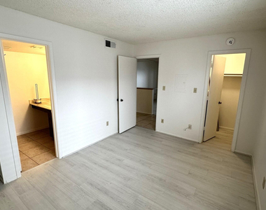 700 W University Drive - Photo Thumbnail 6