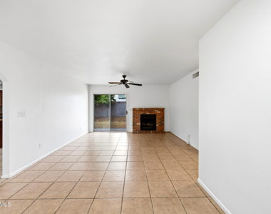 8520 W Alice Avenue - Photo Thumbnail 1