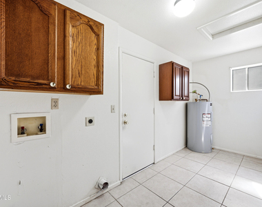 8520 W Alice Avenue - Photo Thumbnail 15