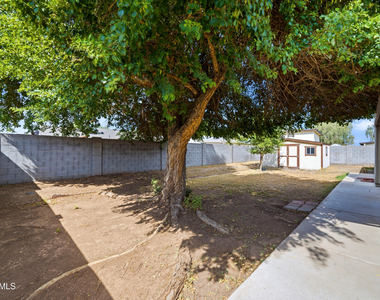 8520 W Alice Avenue - Photo Thumbnail 17