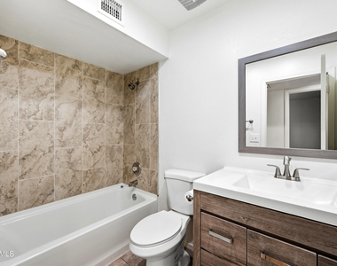 8520 W Alice Avenue - Photo Thumbnail 14