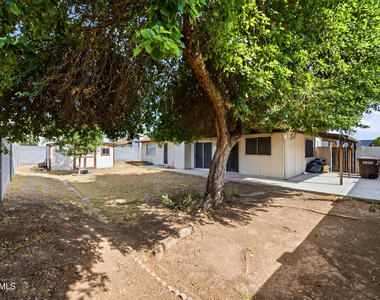 8520 W Alice Avenue - Photo Thumbnail 18