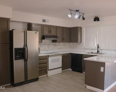3544 W Charleston Avenue - Photo Thumbnail 7