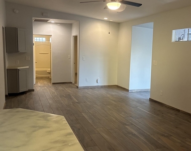 2336 W Orange Drive - Photo Thumbnail 5