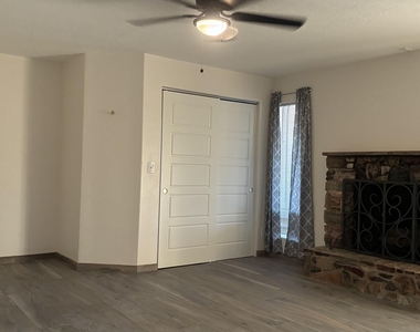 2336 W Orange Drive - Photo Thumbnail 11