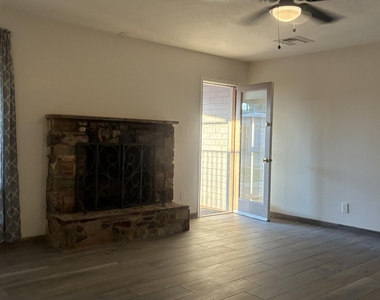 2336 W Orange Drive - Photo Thumbnail 10