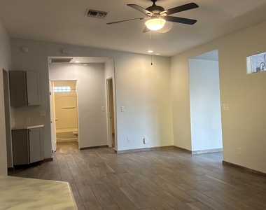 2336 W Orange Drive - Photo Thumbnail 6