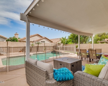 10045 E Redfield Drive - Photo Thumbnail 18