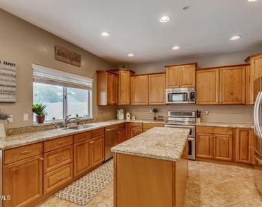 10045 E Redfield Drive - Photo Thumbnail 6