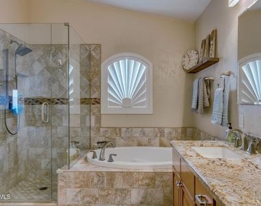 10045 E Redfield Drive - Photo Thumbnail 15