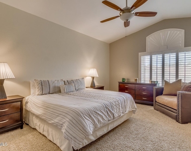 10045 E Redfield Drive - Photo Thumbnail 14
