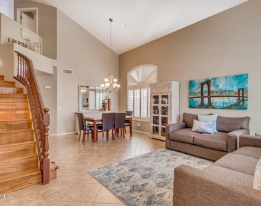 10045 E Redfield Drive - Photo Thumbnail 2