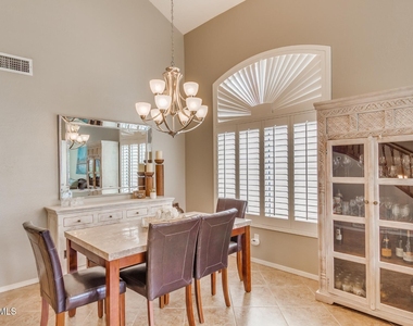 10045 E Redfield Drive - Photo Thumbnail 4