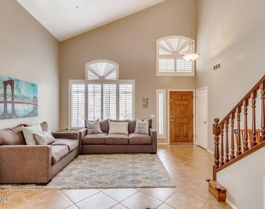 10045 E Redfield Drive - Photo Thumbnail 3