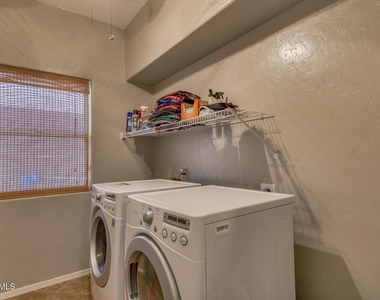 10045 E Redfield Drive - Photo Thumbnail 9