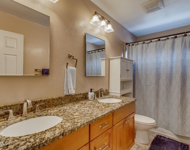 10045 E Redfield Drive - Photo Thumbnail 12