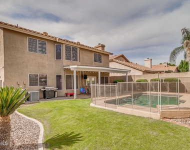 10045 E Redfield Drive - Photo Thumbnail 19