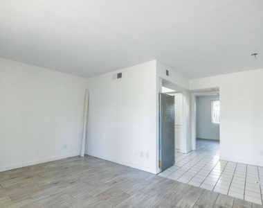 2011 N 51st Street - Photo Thumbnail 6